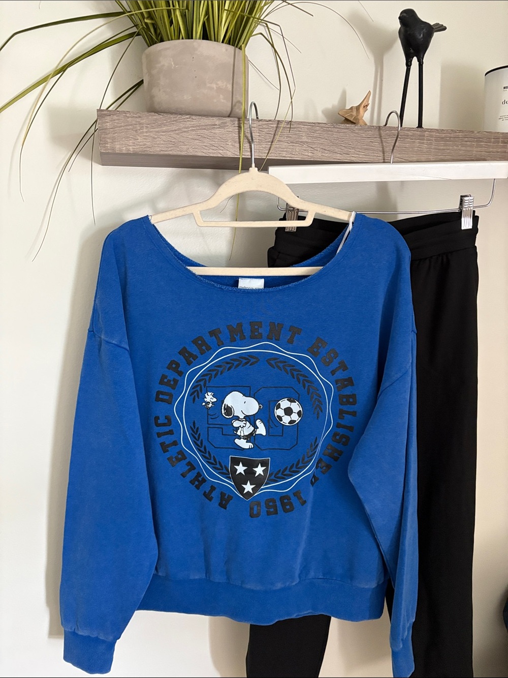 Peanuts Snoopy Athletic Graphic Sweatshirt ⚽️ soccer moms